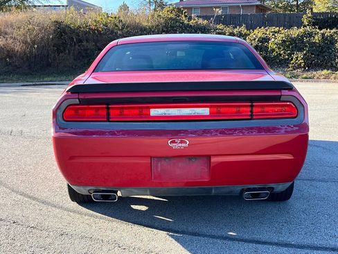 Used 2013 Dodge Challenger SXT image 5