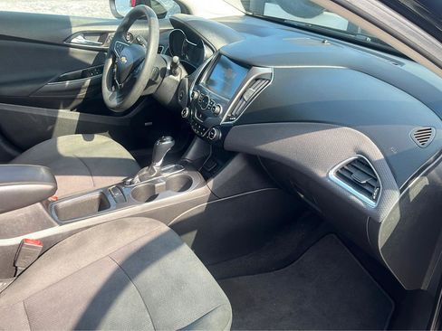 Used 2018 Chevrolet Cruze LT w/ Sun And Sound Package FWD image 13