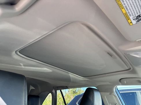 Used 2022 Toyota RAV4 XLE Premium image 9