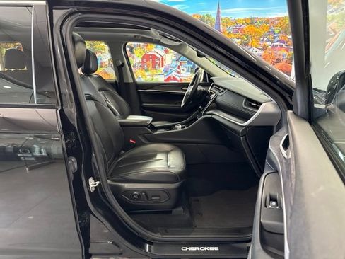 Used 2022 Jeep Grand Cherokee Limited AWD/4WD image 58
