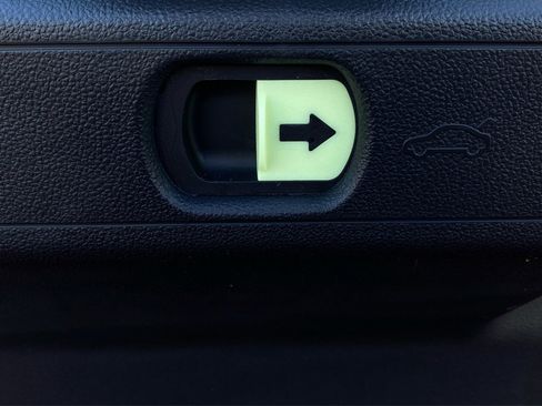 Used 2013 Volkswagen Beetle 2.5 image 41