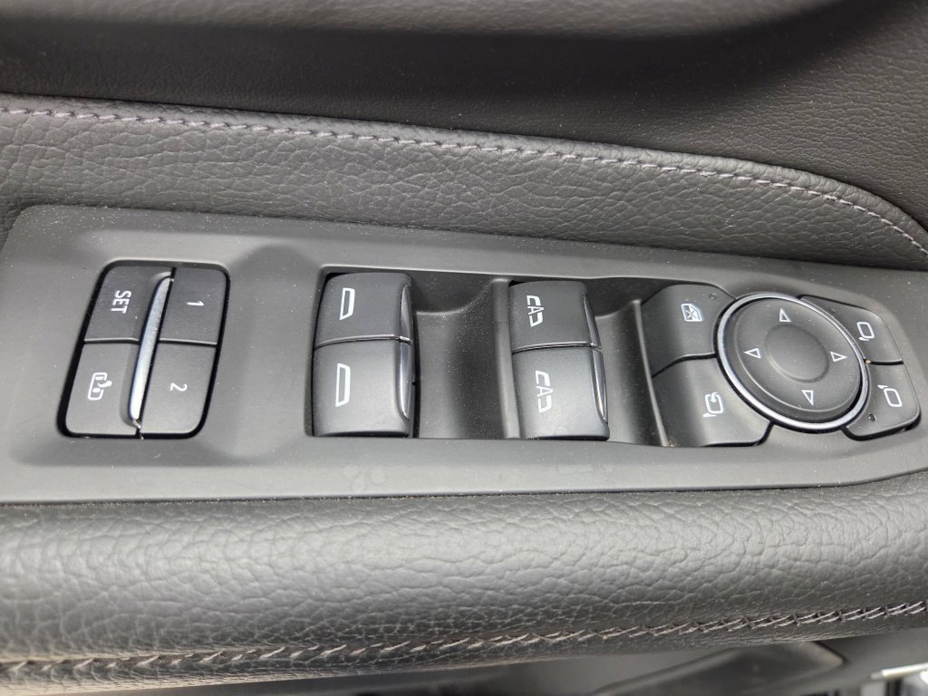 Used 2022 GMC Yukon XL Denali AWD/4WD image 28