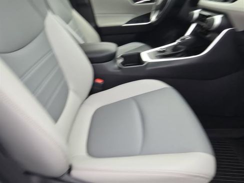 Used 2022 Toyota RAV4 XLE Premium image 13