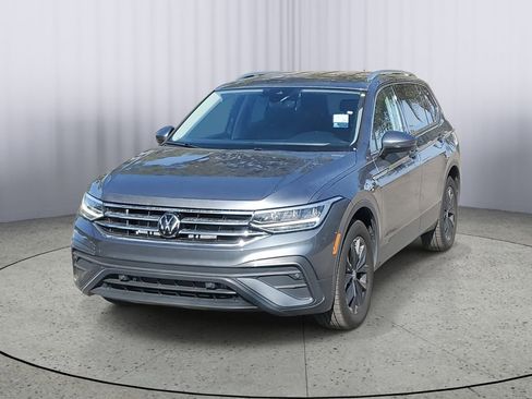 Used 2024 Volkswagen Tiguan SE image 9