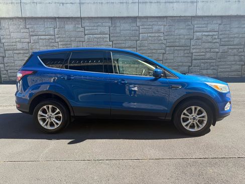 Used 2017 Ford Escape SE w/ SE Cold Weather Package AWD/4WD image 6