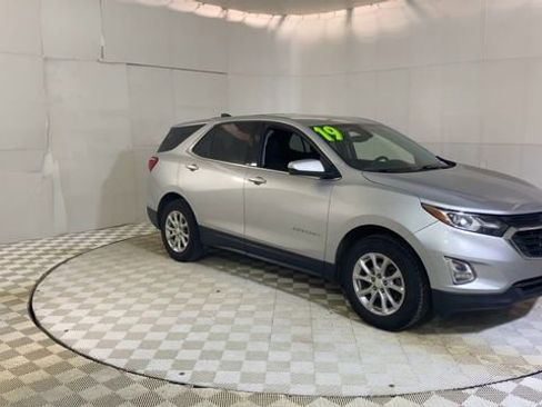 Used 2019 Chevrolet Equinox LT w/ Driver Convenience Package image 2