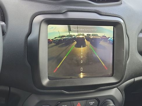 Used 2023 Jeep Renegade Latitude image 16