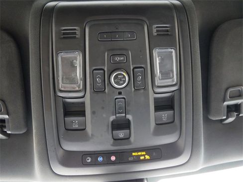 Used 2022 Chevrolet Suburban RST w/ Luxury Package image 20