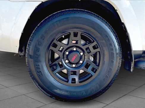 Used 2020 Toyota 4Runner SR5 Premium RWD image 10