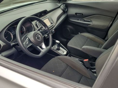 Used 2019 Nissan Kicks S FWD image 10