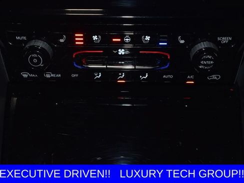 Used 2023 Jeep Grand Cherokee L Limited w/ Luxury Tech Group II AWD/4WD image 31