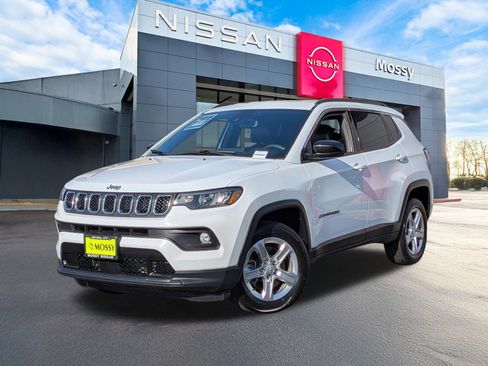 Used 2023 Jeep Compass Latitude image 1