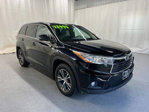 Used 2016 Toyota Highlander XLE AWD/4WD image 3