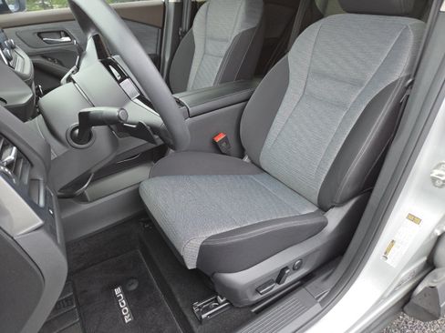 Used 2023 Nissan Rogue SV FWD image 25