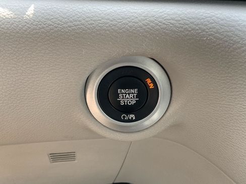 Used 2023 Chrysler Pacifica Touring-L FWD image 29