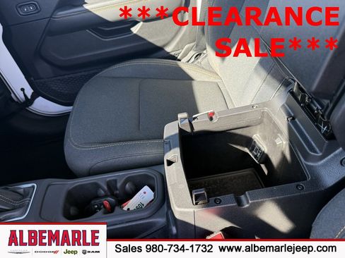 Used 2025 Jeep Wrangler Unlimited Sahara w/ Safety Group image 26