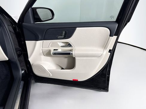 New 2026 Mercedes-Benz GLB 250 image 26