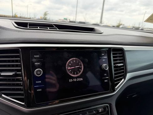 Used 2022 Volkswagen Atlas SEL Premium image 18