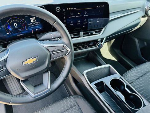 Used 2025 Chevrolet Equinox LT FWD image 16