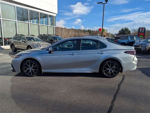 Used 2021 Toyota Camry SE image 5