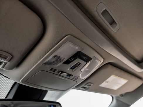 Used 2018 Toyota Sienna XLE image 31