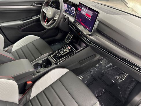 New 2026 Volkswagen GTI SE FWD image 15