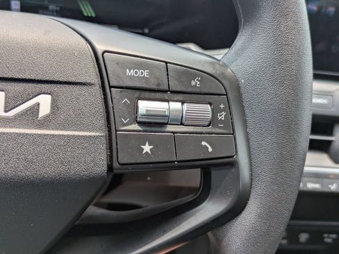 Used 2025 Kia K4 FWD image 16