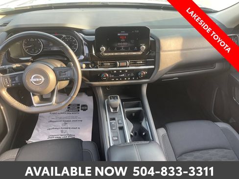 Used 2025 Nissan Pathfinder SV FWD image 23