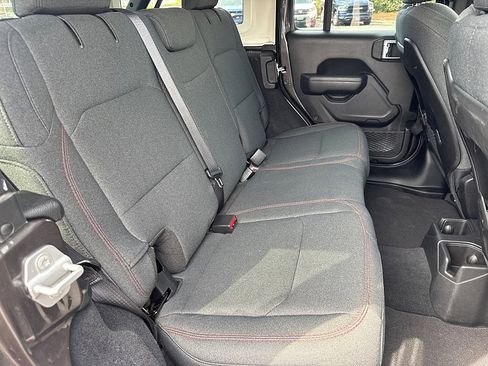 Used 2025 Jeep Wrangler Unlimited Rubicon image 23