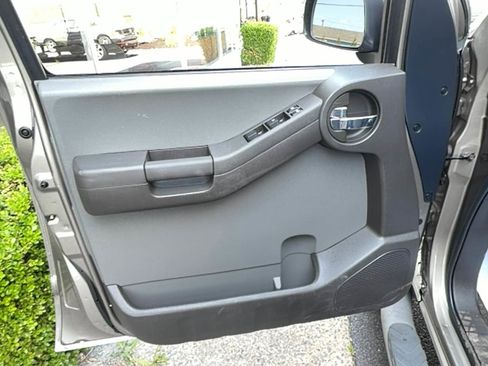 Used 2005 Nissan Xterra SE AWD/4WD image 13