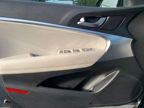 Used 2025 Genesis G70 2.5T image 20