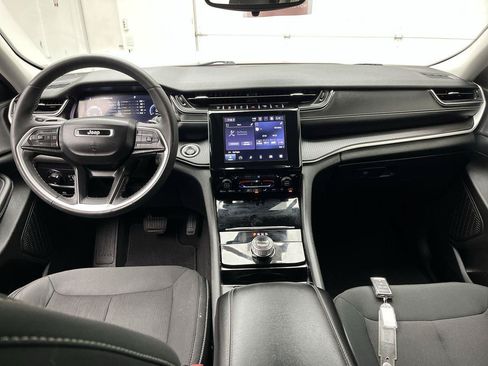 Used 2023 Jeep Grand Cherokee L Laredo w/ Luxury Tech Group I AWD/4WD image 4