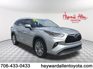 Used 2023 Toyota Highlander Platinum AWD/4WD video 1