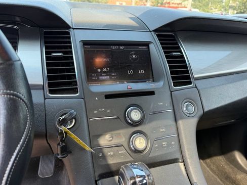 Used 2013 Ford Taurus SEL FWD image 19