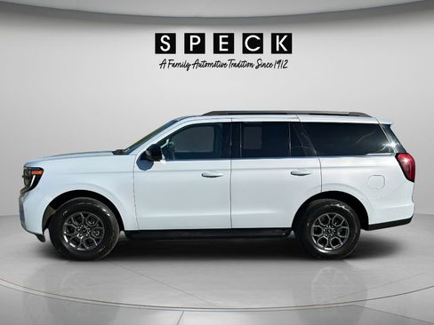 Used 2025 Ford Expedition Active AWD/4WD image 2