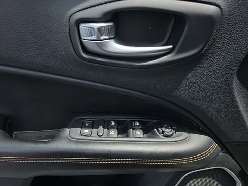 Used 2020 Jeep Compass Limited FWD image 11