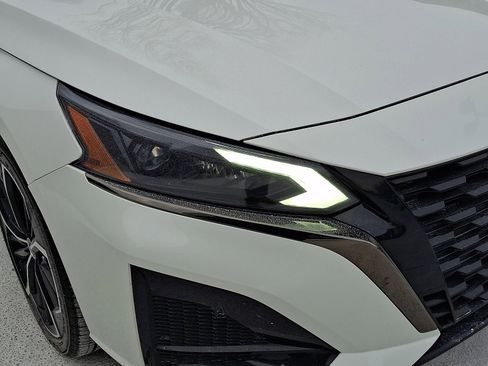 Certified 2023 Nissan Altima 2.5 SR image 9