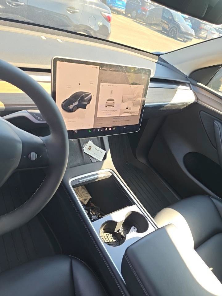 Used 2025 Tesla Model Y Long Range RWD image 5