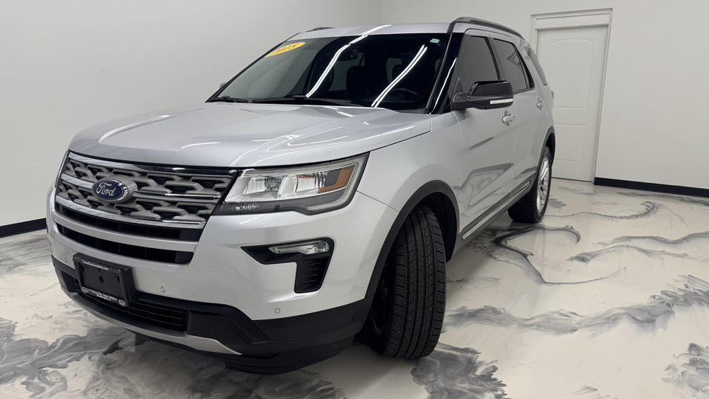 Used 2018 Ford Explorer XLT w/ Equipment Group 202A AWD/4WD image 5