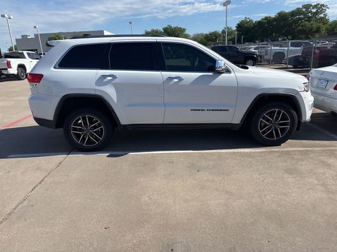 Used 2017 Jeep Grand Cherokee Limited image 4