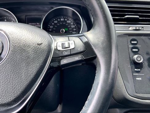 Used 2018 Volkswagen Tiguan SE w/ Panoramic Sunroof Package FWD image 24