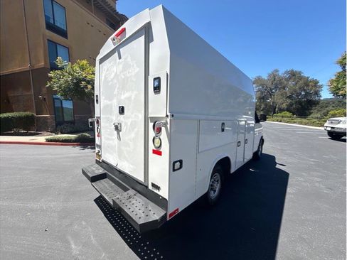 Used 2017 Chevrolet Express 3500 RWD image 7