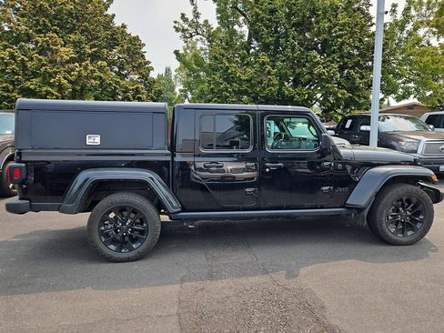 Certified 2024 Jeep Gladiator Sport AWD/4WD image 8