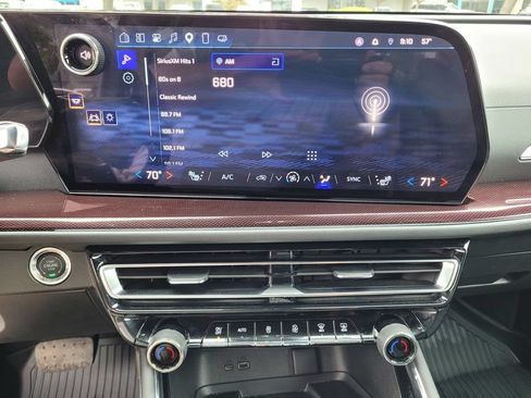 Used 2025 Chevrolet Traverse Z71 AWD/4WD image 10