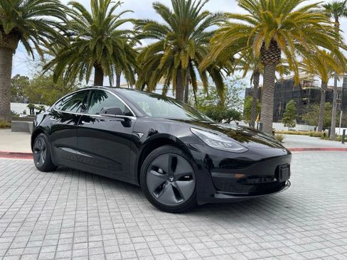 Used 2018 Tesla Model 3 Mid Range RWD image 2