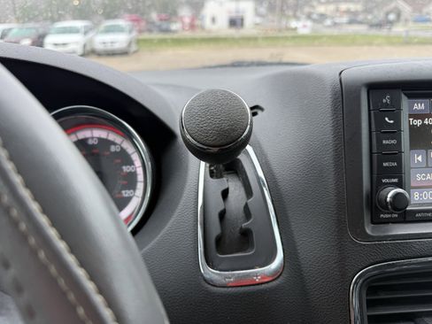 Used 2018 Dodge Grand Caravan SE w/ UConnect Hands-Free Group image 20