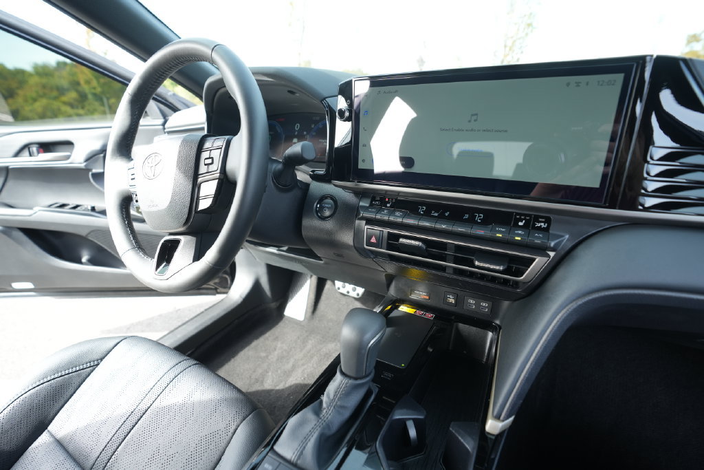 Used 2025 Toyota Camry XSE FWD image 38