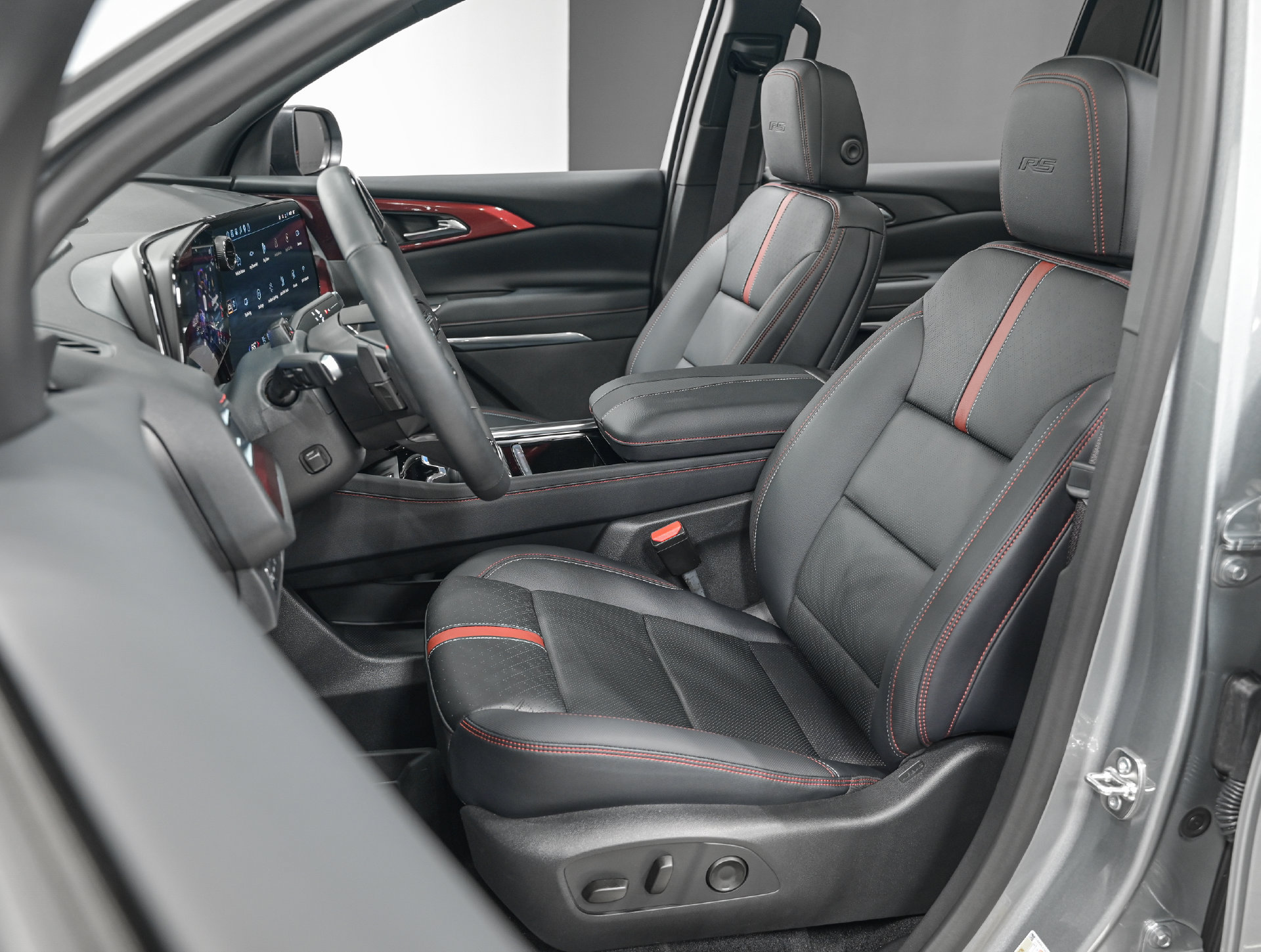 Used 2026 Chevrolet Traverse RS FWD image 16