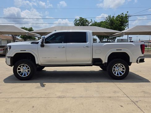 Used 2024 GMC Sierra 2500 Denali Ultimate AWD/4WD image 4