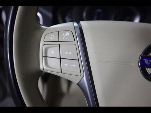 Used 2015 Volvo XC60 T5 Platinum image 23